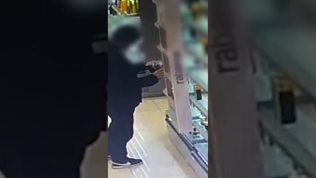 #shorts Вернувшись на место совершенного преступления, тюменец был задержан полицейскими смотреть онлайн