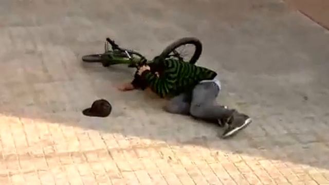 падения на BMX.mp4 смотреть онлайн