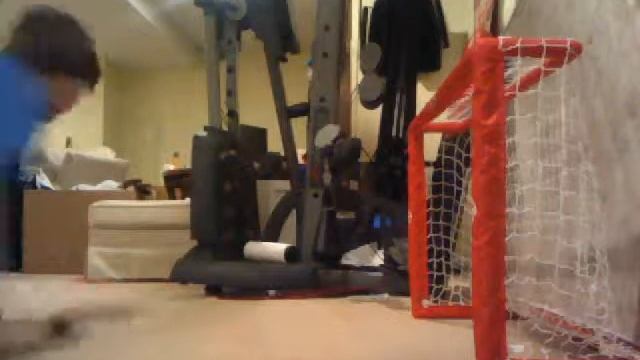 Bobby and Brett's ministick game смотреть онлайн