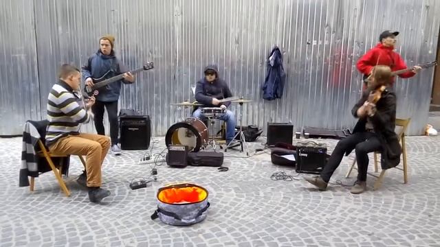 Львовские уличные музыканты скрипачи играют психоделику Lviv street musicians 2016 смотреть онлайн