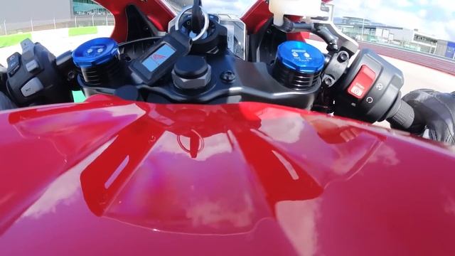 HONDA CBR600RR y CBR1000RR-R 2024 | Prueba y Opinión смотреть онлайн