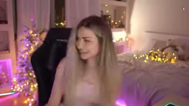 СОБАКА АРИНЯН ПЕРДИТ - АРИНЯН #ТВИЧГЕРЛ #ПРИКОЛЫ смотреть онлайн