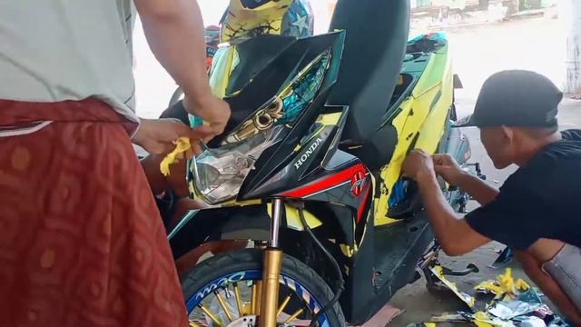 cutting sticker motor Beat saatnya di lepas Skotlet fullbody смотреть онлайн
