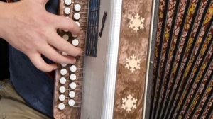 Вот пуля просвистела.  Мелодия на гармони.