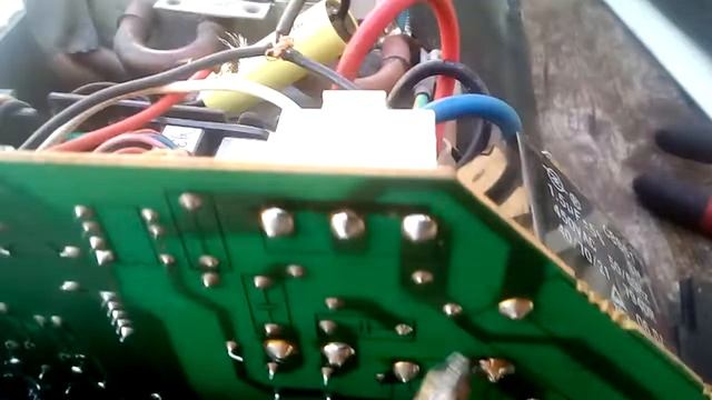 Como cambiar capacitor de placa electrónica de aire acondicionado смотреть онлайн