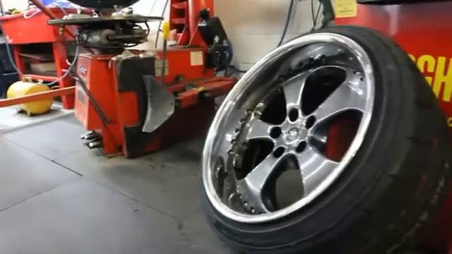 Mounting A Set Of Enkei ABC Exclusive Glanzen Wheels смотреть онлайн