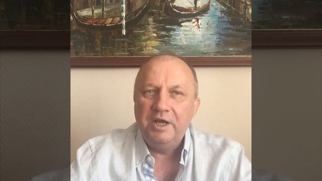 Солнечный свет разливается в городе сером...