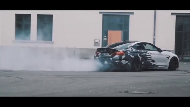 BMW M4 Donuts Burnout | 360 Drifting | Performance 2017 смотреть онлайн