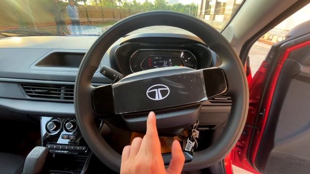 Nexon के Base Variant में जीतने Features है उतने Brezza के VXI मे भी नहीं - Tata Nexon Smart Base смотреть онлайн