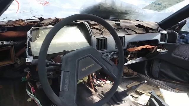1983 Toyota Supra @ junkyard смотреть онлайн
