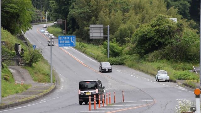 次々にやってくる空冷ワーゲンが楽しい! 国道18号の松井田バイパスを行く Volkswagen on parade. 36th Caluizawa Caravan Sunday May 26 202 смотреть онлайн