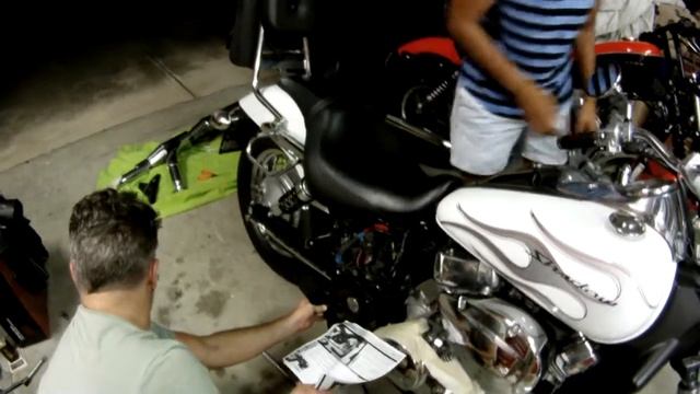 Installing Vance & Hines pipes to Honda VT750c смотреть онлайн