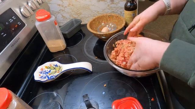 How to make easy and affordable mini Meatloafs for Dinner! смотреть онлайн