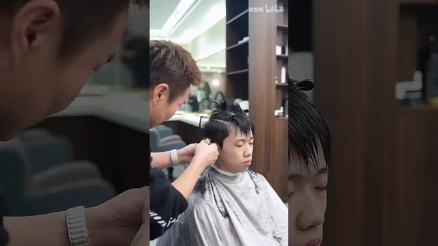 给四年老顾客烫个锡纸烫，发根烫的好，发型自然帅气好打理 смотреть онлайн