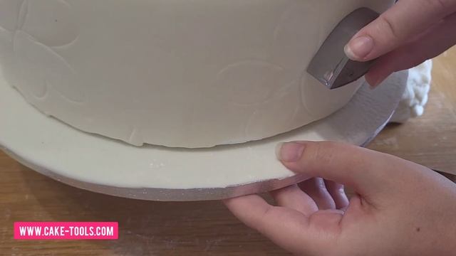 Декорация и обличане на дъми със захарно тесто. Dummy fondant decoration. Tutorial. смотреть онлайн
