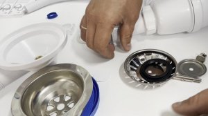 Установка бутылочного сифона А-5011 и А-5012 с отводом для СМ на кухонную мойку с круглым переливом.