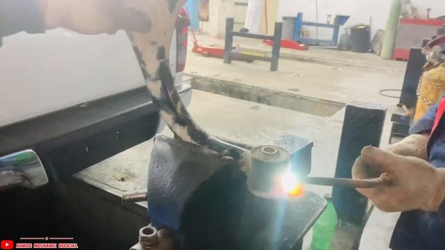 Toyota fortuner !! Front upper arm replace bush !! смотреть онлайн