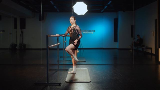 ADAGIO. Упражнения для силы ног | ПОЛИНА РАСТОРГУЕВА смотреть онлайн