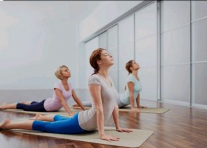 гимнастика на коврике.