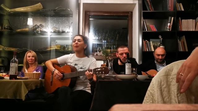 Песня про щеночка. Самая крутая песню под гитару. Сентябрь 2021. Тбилиси смотреть онлайн