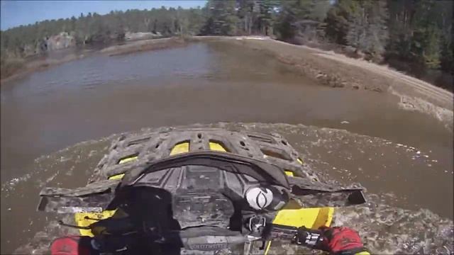 Can-Am Outlander 500 Playing in Pond and Doing Water Wheelies смотреть онлайн