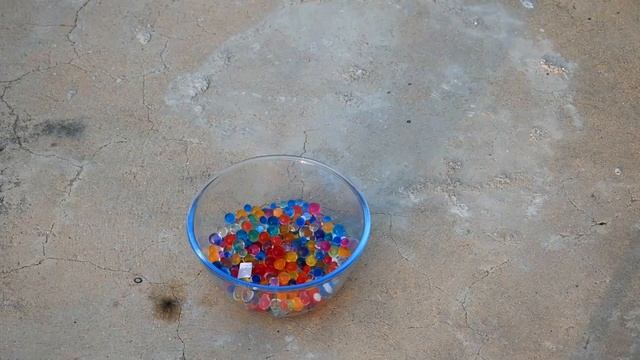 Can Sodium Metal BLAST an Orbeez Ball!? | Sodium Metal Vs Water Ball Reaction. смотреть онлайн