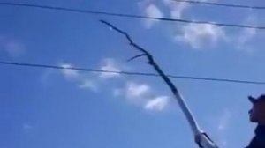 ударило током