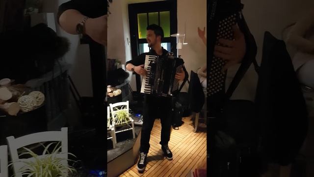 Aleksandar Olujić - Kula od stakla harmonika (02/04/16) Conca d'oro смотреть онлайн