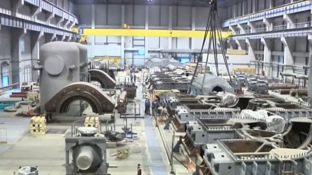 На стройплощадке ЛАЭС-2 продолжается монтаж здания турбины первого энергоблока смотреть онлайн
