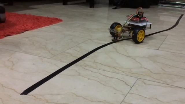 Smart Car Line Tracker with Arduino смотреть онлайн