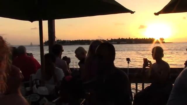 Закат и живая музыка на пирсе в Key West, США Sunset pier key west смотреть онлайн