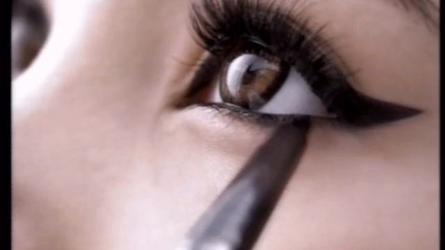 Yaya : Mistine Cat Eyes Stardust 2 in 1 Eyeliner смотреть онлайн