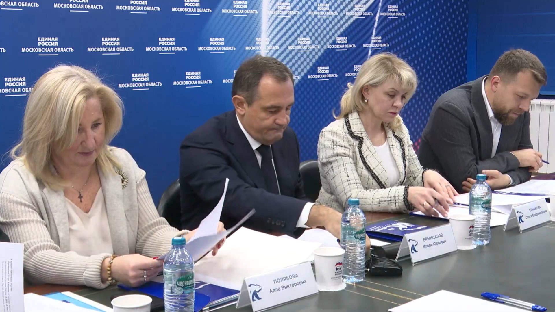 В региональной общественной приёмной партии «Единая Россия» прошла встреча с гражданами 05.12.2024 смотреть онлайн