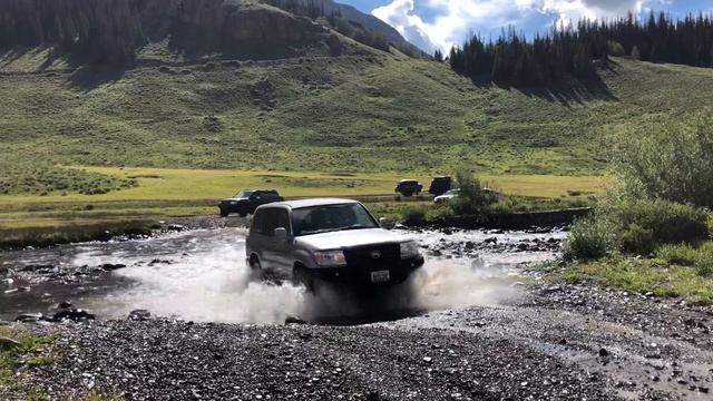 100 Series and 200 Series LandCruisers Crossing the Rio Grande off Stony Pass, CO смотреть онлайн