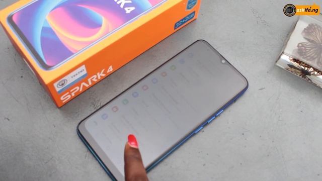 TECNO Spark 4 Unboxing and Review 2 - A 4000mAH Power Packed Device смотреть онлайн