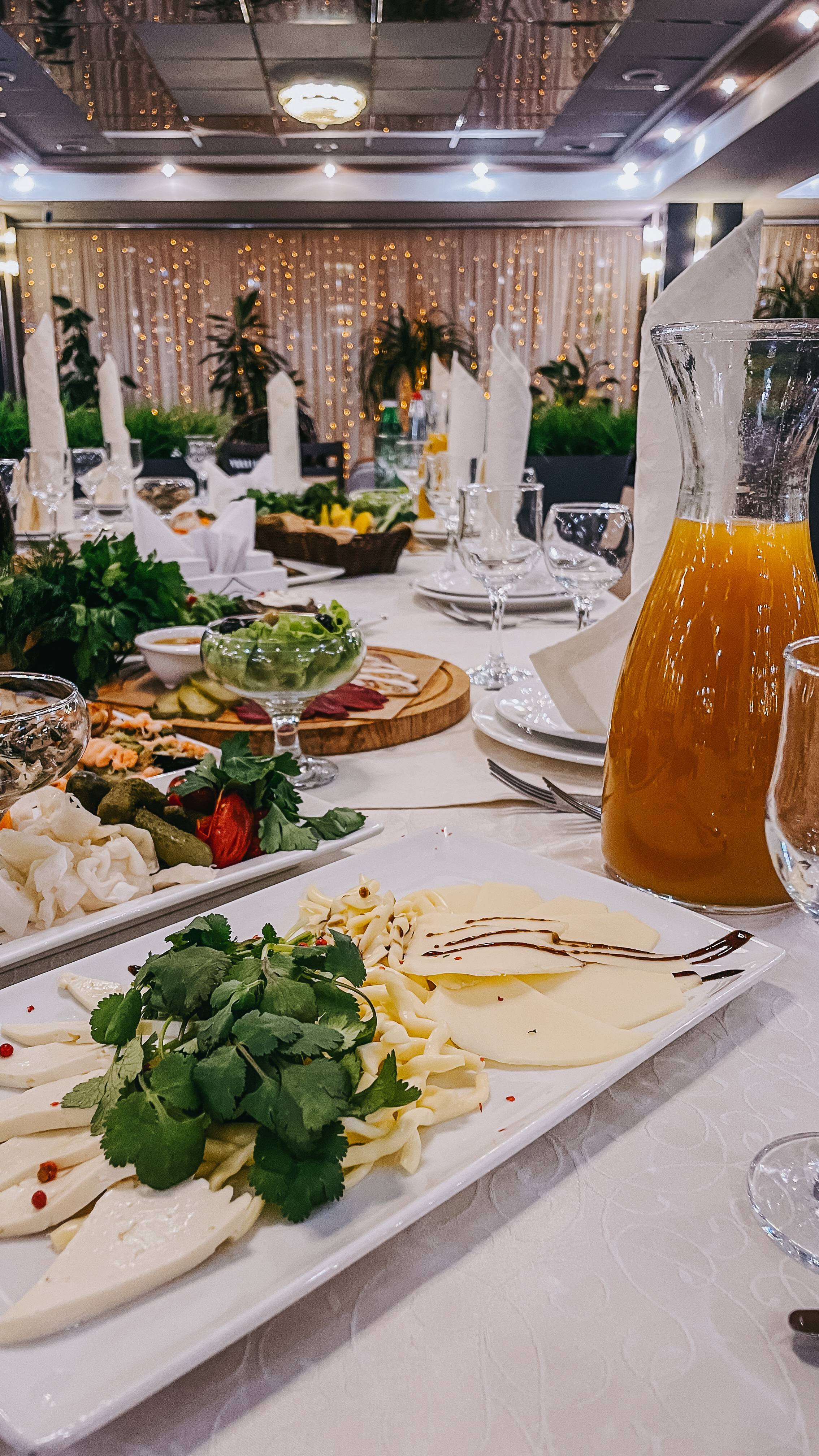 Небольшой банкет в ресторане 