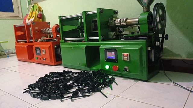 Mini Injection Molding Machine смотреть онлайн