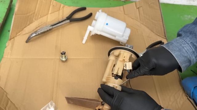【6000円で劇的リフレッシュ】燃料ポンプと燃料フィルターの交換【スバル R2 R1 ステラ オーナー必見】How To Fuel Pump Replacement