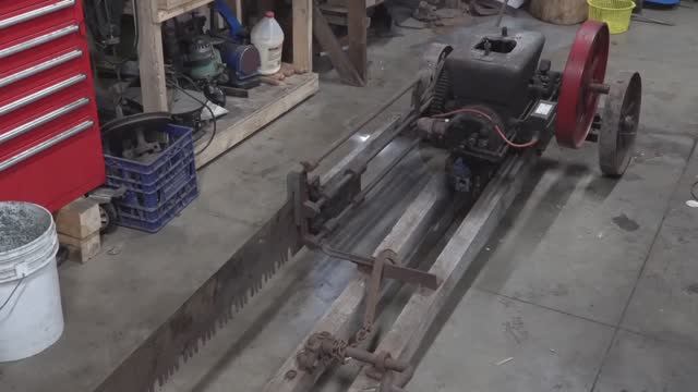 Реставрация антикварной пилы для крупных брёвен, часть 1 смотреть онлайн