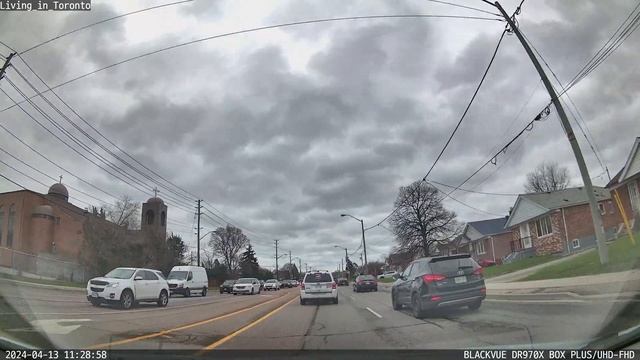 Driving on Warden avenue S in Toronto смотреть онлайн