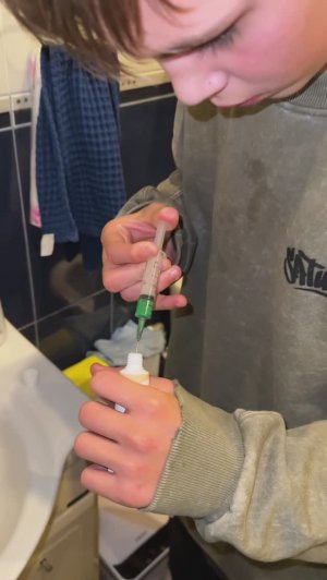 Лайфхак для тех, кого достала своя сестра..