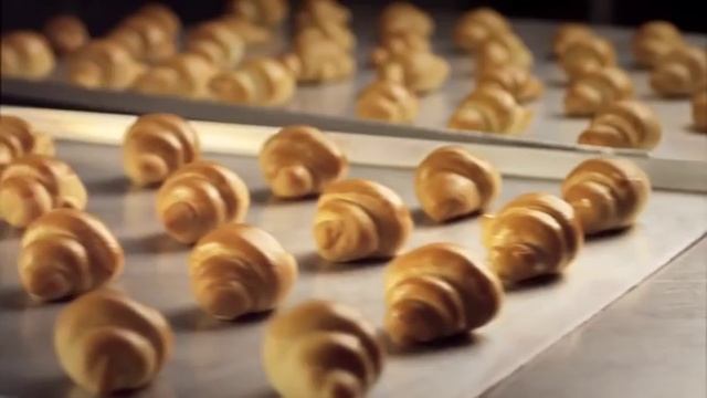 7 DAYS Mini Croissant смотреть онлайн