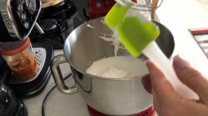 ГЛАЗУРЬ ДЛЯ КУЛИЧЕЙ ИЛИ ПИРОЖНЫХ НА ШВЕЙЦАРСКОЙ МЕРЕНГЕ #глазурь#глазурьдлякулича#