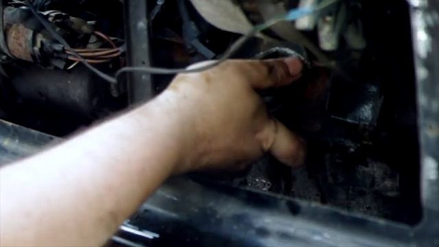 Classic Mini Service Part 3 - Oil and Filter Change смотреть онлайн