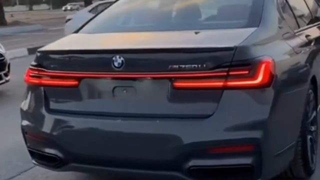 BMW M760i Grigio Telesto Pearl смотреть онлайн
