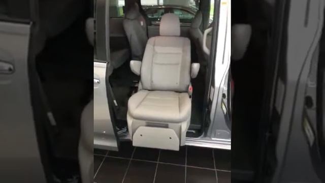 Toyota Mobility Access Seat Demonstration смотреть онлайн