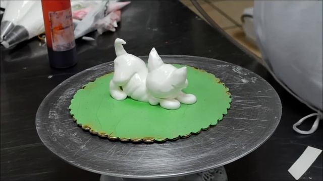 Decorating Cat from Cream - Whipped cream Cat - Eatable Cat in icing смотреть онлайн