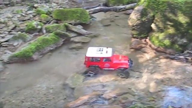 RC TAMIYA Toyota Land Cruiser 40, crossing the river in the forest ... смотреть онлайн