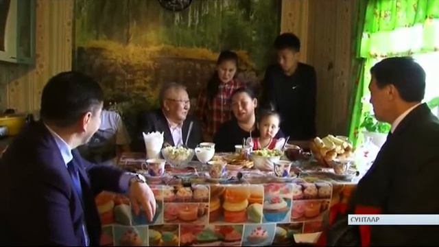 Ил Дархан Сунтаар улууһун  элбэх оҕолоох ыалыгар ыалдьыттаата