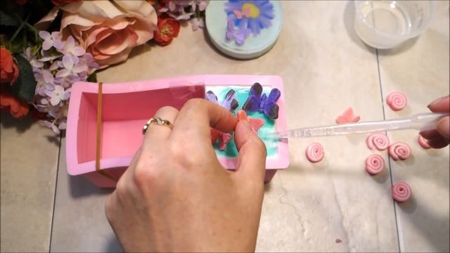 Мыловарение. Мыло с бабочками. Мыло своими руками под нарезку.